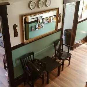  Hostal Main St